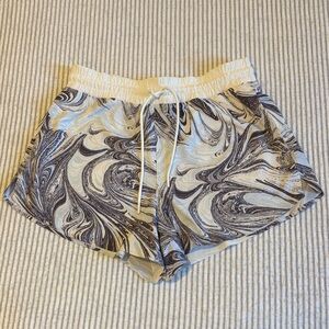 Athleta Crossroads Shorts ~ Medium ~ Sumi Marble Blue White ~ 4” Inseam